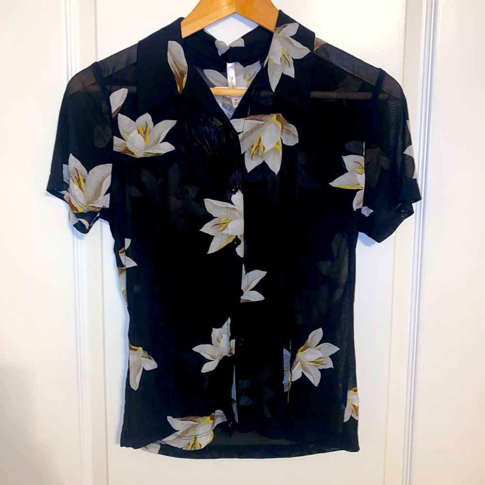 d.n.a. Couture Sheer Short Sleeve Button Up Black w/ Flowers Sz Medium N…